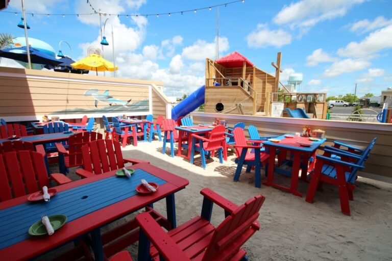 Dead Freddies Island Grill – Kitchen Worker